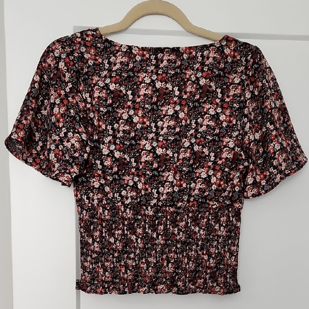 Floral Smocked Women's Top - Picture 6 of 8